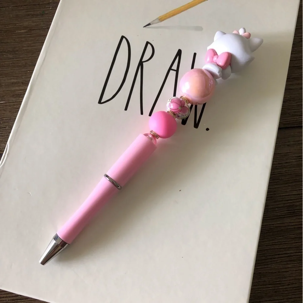 Disney Doorables: Aristocats: Marie handmade beaded pen